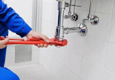 Kielce: Rodzina podawała się za hydraulików i okradała mieszkania