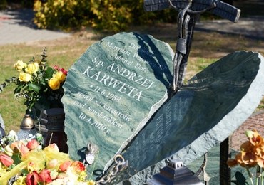 Katastrofa smoleńska: Szczątki kilku osób w trumnie admirała Andrzeja Karwety