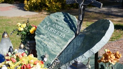 Katastrofa smoleńska: Szczątki kilku osób w trumnie admirała Andrzeja Karwety