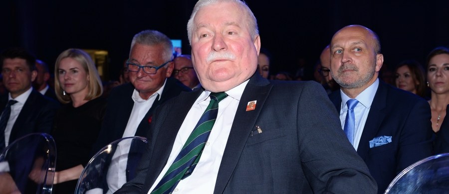 Lech Wałęsa opuścił szpital i wrócił do domu. Były prezydent był hospitalizowany od soboty w Uniwersyteckim Centrum Klinicznym w Gdańsku, na oddziale kardiologii w związku z problemami z krążeniem.