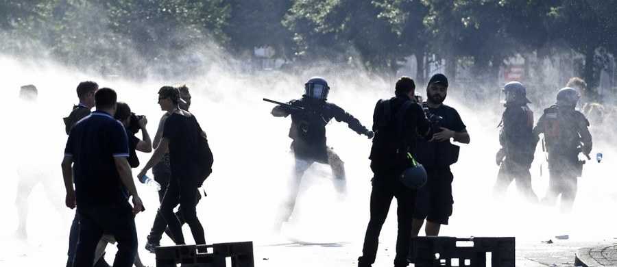 Jeden z Polaków zatrzymanych w zeszłym tygodniu w czasie zamieszek w Hamburgu podczas szczytu G20 trafił do aresztu śledczego. Trzech pozostałych zatrzymanych obywateli Polski oczekuje na decyzję prokuratury.