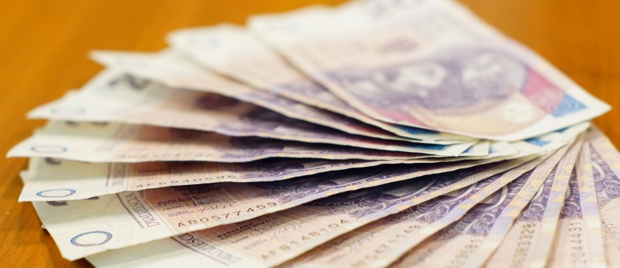 ​Funkcjonariusze Agencji Bezpieczeństwa Wewnętrznego zatrzymali Jarosława K., podejrzanego o udział w wyłudzeniu ponad 9 mln zł podatku VAT - podała Prokuratura Okręgowa w Olsztynie. W mieszkaniu zatrzymanego zabezpieczono 13 mln zł w gotówce.