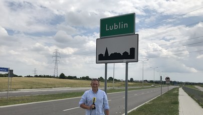 Drogowy absurd w Lublinie. Biała tablica w szczerym polu