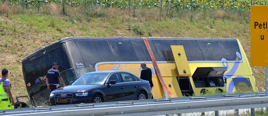 Prokuratura w Poznaniu wszczęła śledztwo w sprawie wypadku polskiego autokaru w serbskim Feketić. Autobusem jechało 50 pasażerów, w tym 27 dzieci w wieku 13-16 lat
