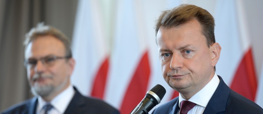 ​Polska w swojej odpowiedzi do Komisji Europejskiej wnosi o umorzenie postępowania o naruszenie prawa Unii Europejskiej w związku z decyzjami o relokacji (uchodźców) z 2015 roku - poinformowało Ministerstwo Spraw Wewnętrznych i Administracji.