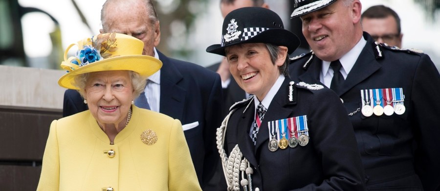 ​Brytyjska królowa Elżbieta II otworzyła nową siedzibę londyńskiej policji. Ceremonię otwarcia przełożono o prawie cztery miesiące ze względu na atak terrorystyczny w marcu na pobliskim Moście Westminsterskim.