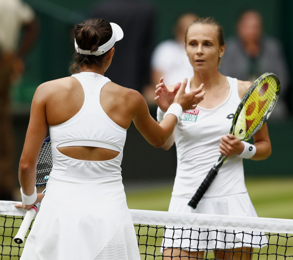 Rozstawiona z "14" Garbine Muguruza na półfinale zakończyła nadspodziewanie udany start Magdaleny Rybarikovej w Wimbledonie. Hiszpanka, która po raz drugi zagra w decydującym spotkaniu londyńskiego turnieju, pokonała 87. w rankingu tenisistek Słowaczkę 6:1, 6:1