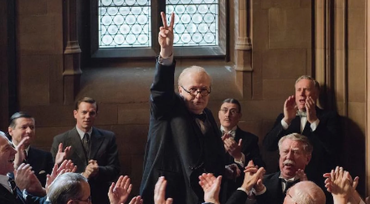 Do sieci trafił zwiastun filmu "Darkest Hour". Głównym bohaterem tego obrazu jest Winston Churchill, którego gra Gary Oldman. Zwiastun pokazuje, że jego metamorfoza jest naprawdę imponująca.