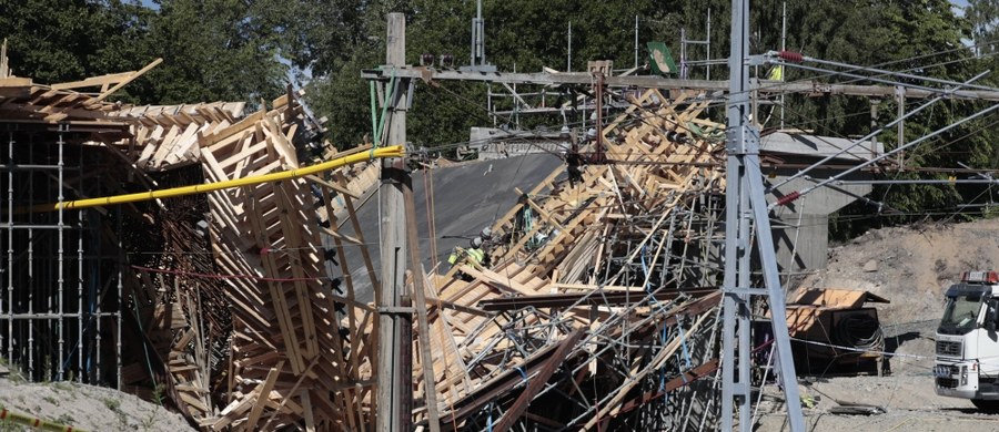 Wszystkie 10 osób poszkodowanych w wypadku na budowie wiaduktu kolejowego w Ludvika w Szwecji to Polacy - dowiedziała się dziennikarka RMF FM. To pracownicy polskiej firmy wynajętej przez szwedzkie przedsiębiorstwo budowlane Skanska. Najgroźniejsze obrażenia to złamania i wstrząśnienie mózgu. 