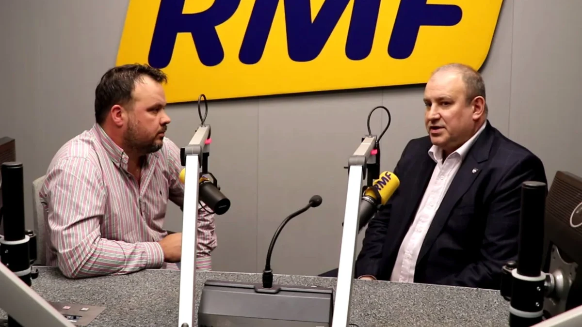 "Jesteśmy już przygotowani do organizacji mistrzostw Europy" - zapewnia prezes Polskiego Związku Piłki Siatkowej Jacek Kasprzyk. Dziś wieczorem w Krakowie odbędzie się losowanie grup turnieju, a zawody ruszą pod koniec sierpnia. Prezes w rozmowie z RMF FM zdradza także szczegóły wyboru nowego trenera siatkarskiej reprezentacji. 