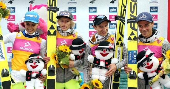 ​Polska wygrała w Wiśle inauguracyjny drużynowy konkurs FIS Letniej Grand Prix w skokach narciarskich. Drugie miejsce zajęła Norwegia, a trzecie Niemcy. Najdłuższy skok w konkursie na odległość 133,5 m oddał w drugiej serii Dawid Kubacki. W sobotę w Wiśle odbędzie się konkurs indywidualny.