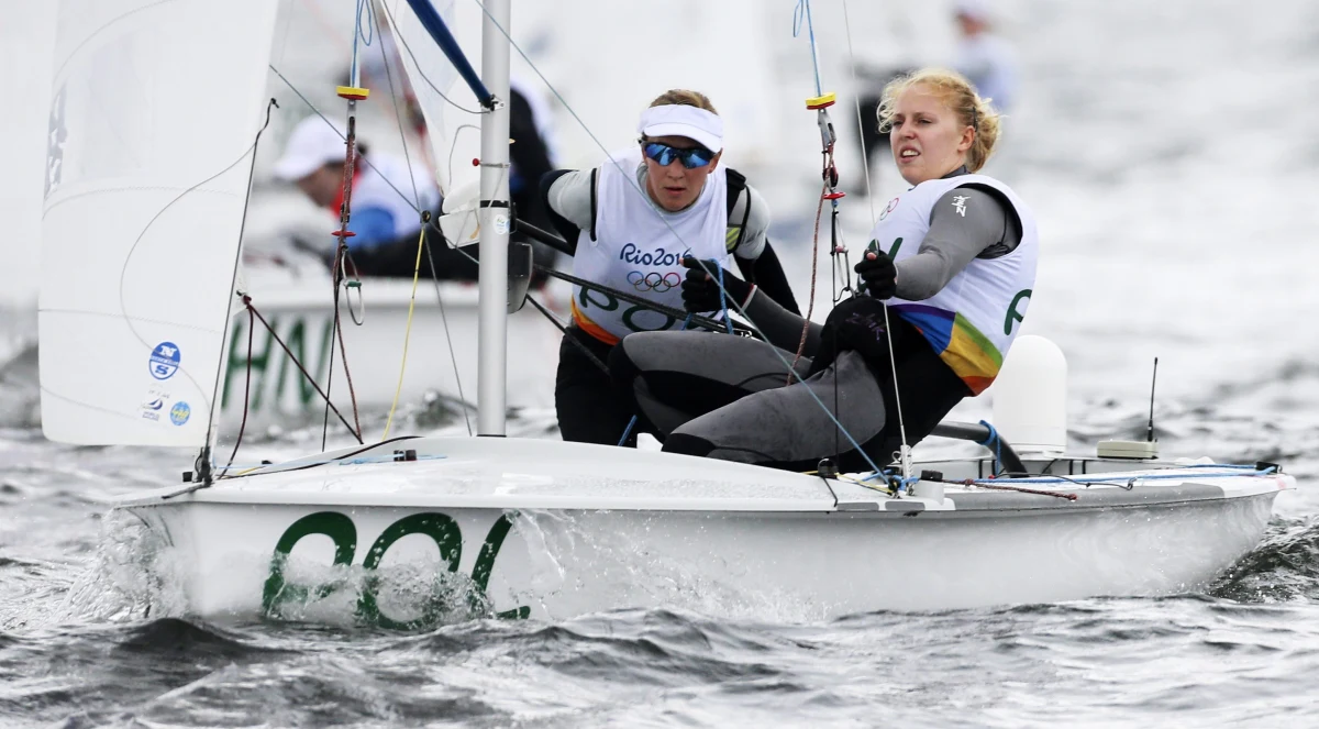 ​Agnieszka Skrzypulec (SEJK Pogoń Szczecin) z Irminą Mrózek Gliszczynską (ChKŻ Chojnice) zdobyły w Salonikach złoty medal żeglarskich mistrzostw świata w klasie 470. "To największe osiągnięcie w polskiej historii tej konkurencji" - podkreślił trener kadry Zdzisław Staniul.