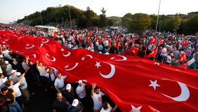 Turcja: Tłumy na obchodach rocznicy udaremnienia puczu