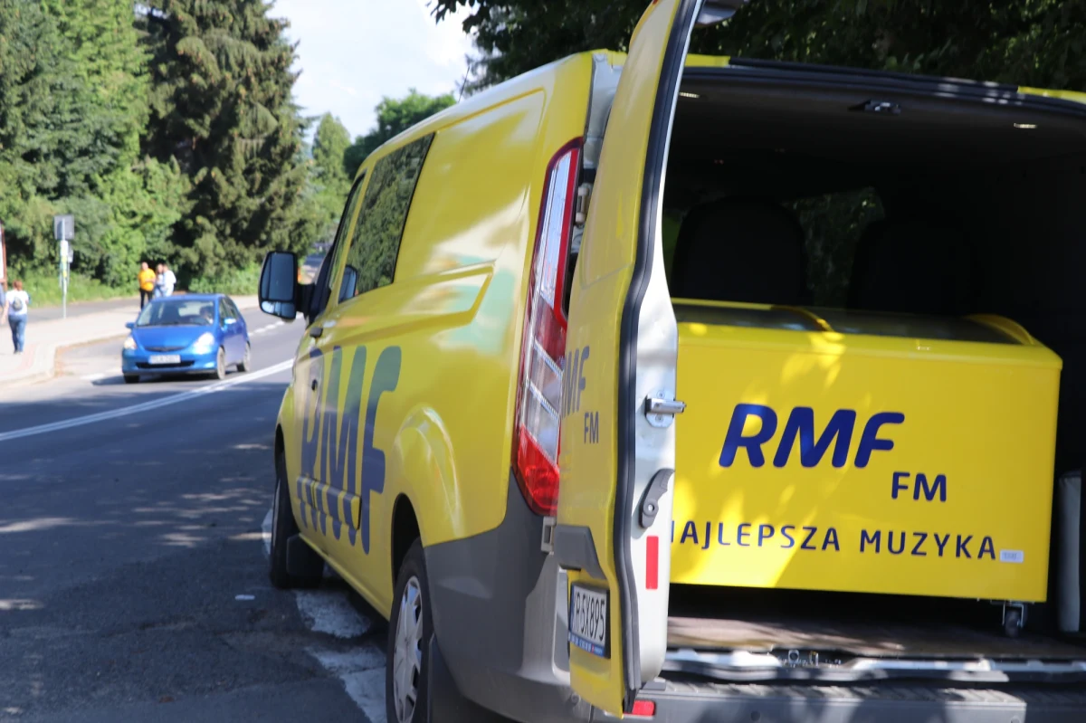 Słoneczny Patrol RMF FM zawędrował dziś na Podkarpacie. Nasz żółto-niebieski konwój przywiózł ze sobą pyszne lody, które rozdajemy mieszkańcom i turystom.