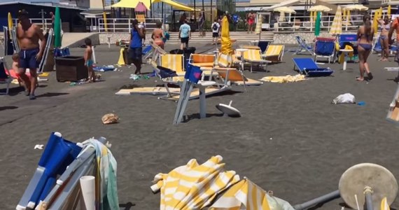 Dziesięć osób zostało rannych w wyniku przejścia trąby powietrznej nad nadmorską plażą w rzymskiej dzielnicy Ostia - poinformowała lokalna służba zdrowia. Obrażenia wywołały leżaki i parasole uniesione przez gwałtowne porywy wiatru.
