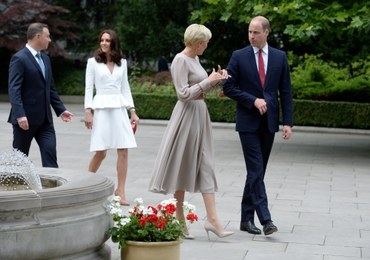 Która stylizacja ładniejsza? Pierwszej damy czy księżnej Kate? 