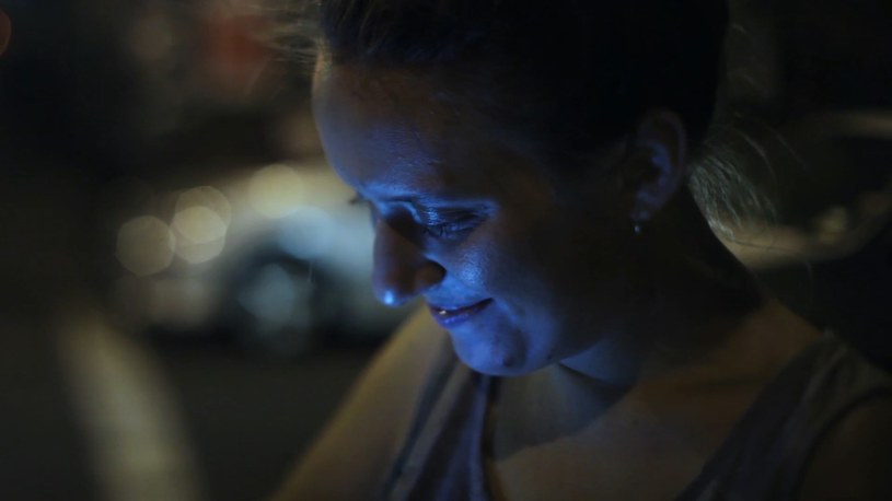 "Narzekaliśmy, że wszystkim chodzi tylko o seks" - opowiada o swojej ostatniej tinderowej randce dziewczyna spotkana w nowojorskim metrze przez Piotra Stasika. Nowy film polskiego dokumentalisty,  "21 x Nowy Jork", wchodzi do kin 21 lipca.
