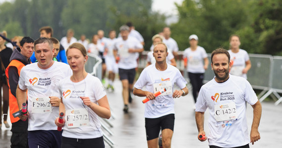 Już 3 września Kraków Business Run wystartuje, by pomóc stanąć na nogi osobom po amputacjach i z niepełnosprawnością ruchową. Organizatorzy właśnie poinformowali o zmianie dotychczasowej trasy oraz o planowanym przyjęciu dodatkowych drużyn na listę startową.