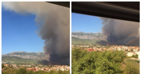 Strażacy walczą z potężnymi pożarami lasów wzdłuż wybrzeża Adriatyku. Ogień zniszczył już kilka budynków w pobliżu Splitu. Lokalne media donoszą o pierwszej ofierze śmiertelnej.  