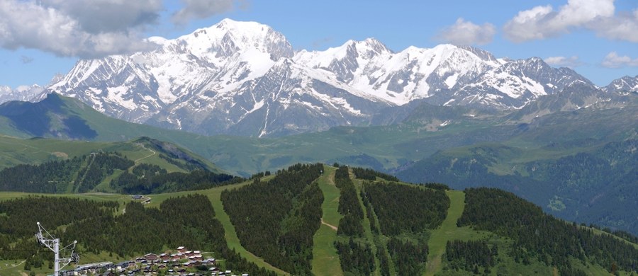 ​Polski ksiądz-alpinista został poważnie ranny wspinając się od włoskiej strony na położony na granicy z Francją szczyt Grandes Jorasses w masywie Mont Blanc. Kapłan leży na oddziale intensywnej terapii w szpitalu w Aoście - poinformował polski konsulat w Mediolanie.