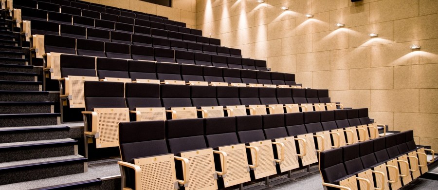 Uczelnie wyższe z całego kraju ogłosiły listy rankingowe na studia. Tradycyjnie największym zainteresowaniem maturzystów cieszą się kierunki medyczne i artystyczne. Dużo osób złożyło też swoje podania na nowo powstałe studia, jak np. analiza i kreowanie trendów.