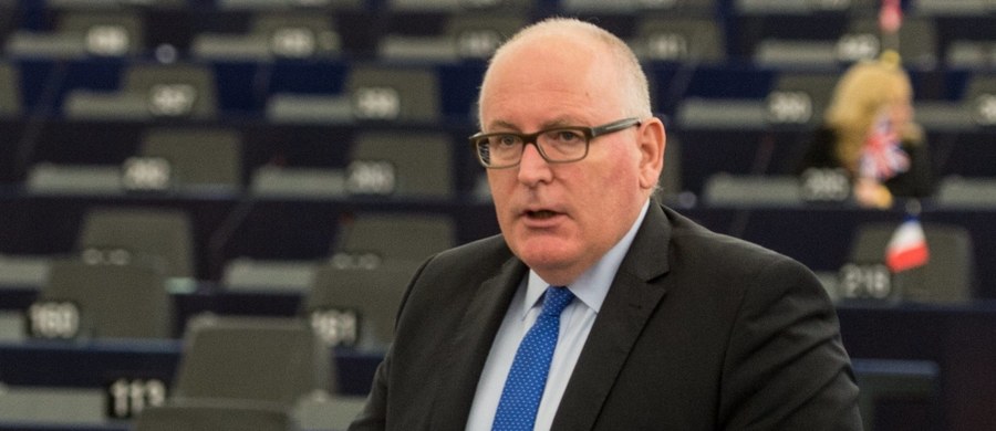 Wiceprzewodniczący Komisji Frans Timmermans będzie miał konferencję prasową, na której zreferuje przebieg dyskusji na kolegium komisarzy w sprawie Polski - poinformowała Komisja Europejska. 