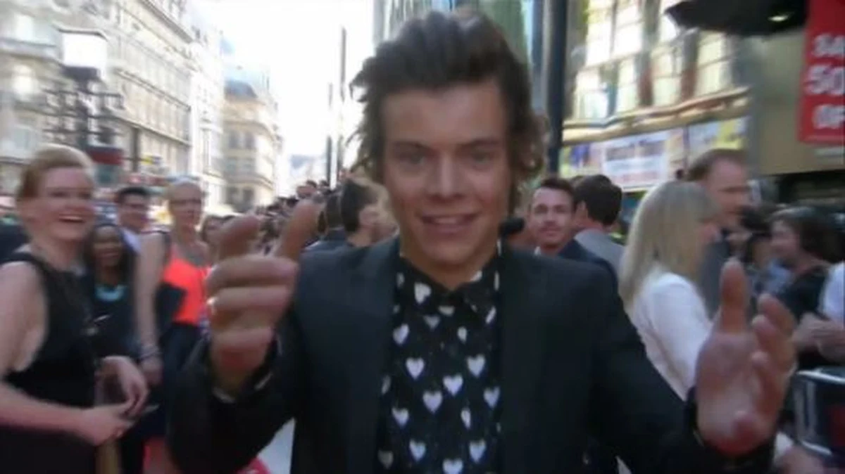 Te plotki krążą od lat, a fani ścigają się w analizie każdego zdjęcia bez koszulki swojego idola. Harry Styles w końcu odważył się na komentarz. W wywiadzie z Chelsea Handler potwierdził, że faktycznie ma… 4 sutki. Nie sprawia to jednak, że liczba jego fanek maleje. Wokalista ostatnio próbował swoich sił w filmie „Dunkierka”.