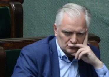 Sejm przyjął ustawę o SN. Wymowne zdjęcie Jarosława Gowina
