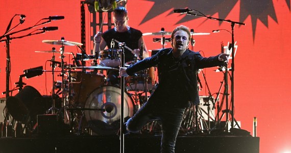 Irlandzki zespół rockowy U2 przeznaczy 90 tys. euro na zakup nowej murawy na Stadionie Olimpijskim w Berlinie, aby mógł dojść do skutku towarzyski mecz piłkarzy Herthy i Liverpoolu - poinformował dziennik "Bild".