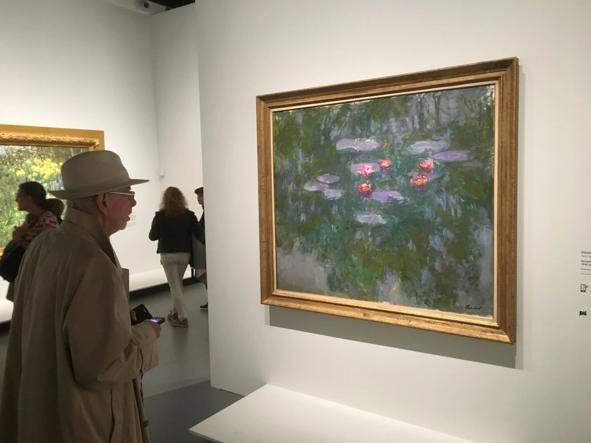 Paryż tonie w kwiatach - komentują nadsekwańskie media. Furorę robi tam wielka wystawa dzieł sztuki z różnych stuleci zatytułowana "Ogrody". W zabytkowym Pałacu Ekspozycyjnym Grand Palais prezentowane są m.in. płótna takich mistrzów, jak Picasso, Monet, Matisse i Fragonard, z których każdy na swój sposób malował kwiaty, zioła, owoce, ogrody i parki.