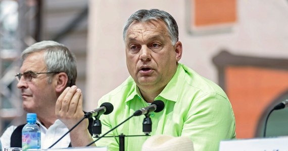 ​Premier Viktor Orban oświadczył w sobotę, że stawką wyborów parlamentarnych na Węgrzech w 2018 roku będzie m.in. zachowanie ogrodzenia na węgierskich granicach i wzmocnienie V4. Ocenił też, że to Europa Środkowa jest przyszłością Europy. Węgierski premier mówił o tym uczestnikom uniwersytetu letniego i obozu dla młodzieży węgierskiej w Baile Tusnad w Rumunii. Jego przemówienie transmitowała na żywo węgierska telewizja.