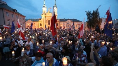 Kolejny dzień protestów. W poniedziałek spotkanie Dudy z Zawistowskim i Gersdorf