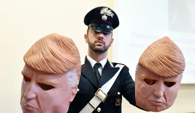 "La Repubblica": Złodzieje w maskach Trumpa okradali bankomaty w Turynie 