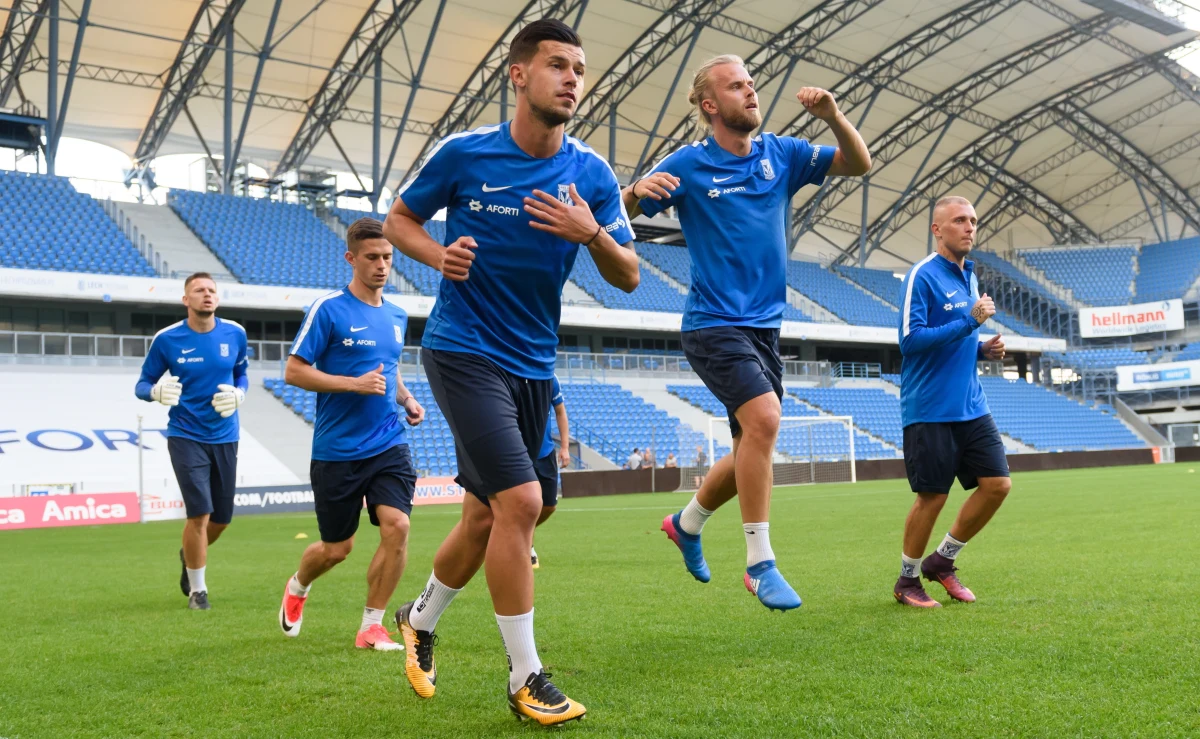 Z powodu kontuzji stawu skokowego Darko Jevtic będzie musiał pauzować przez co najmniej osiem tygodni - taką informację przekazał w poniedziałek Lech Poznań, w którego barwach występuje Jevtic. Szwajcar doznał urazu podczas czwartkowego rewanżowego spotkania drugiej rundy eliminacji Ligi Europejskiej z FK Haugesund.