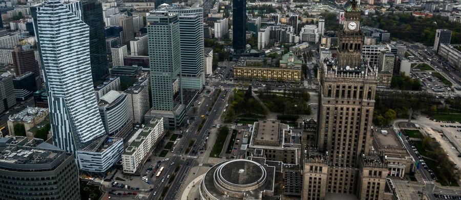 Komisja weryfikacyjna ds. reprywatyzacji bada sprawę działki przy Pałacu Kultury i Nauki na pl. Defilad (dawny adres - Sienna 29). Po raz czwarty przed komisją nie stawiła się prezydent Warszawy Hanna Gronkiewicz-Waltz.