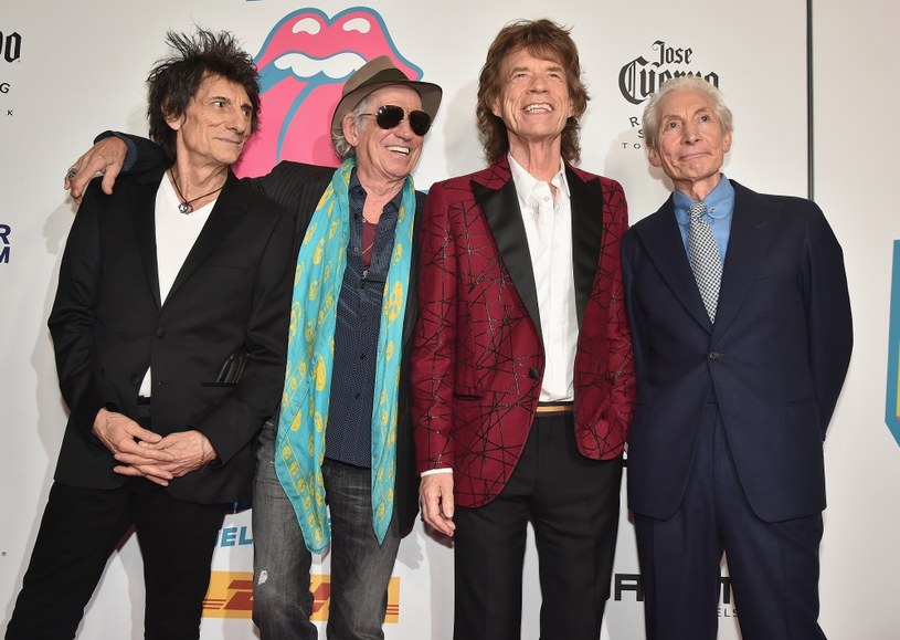 Gitarzysta The Rolling Stones Keith Richards ujawnił, że słynny brytyjski zespół pracuje nad nowym albumem. Powiedział to po ujawnieniu zdjęcia, przedstawiającego brytyjskiego rapera Skepty w studiu nagrań razem z legendarnym zespołem.
