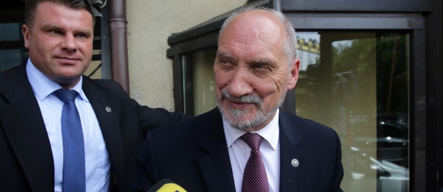 Resort Antoniego Macierewicza występuje na drogę prawną wobec byłego ambasadora RP w Waszyngtonie Ryszarda Schnepfa. Poinformował o tym sam MON, wyjaśniając, że chodzi o "kłamstwa" nt. Wojsk Obrony Terytorialnej "rozpowszechniane przez Ryszarda Schnepfa".