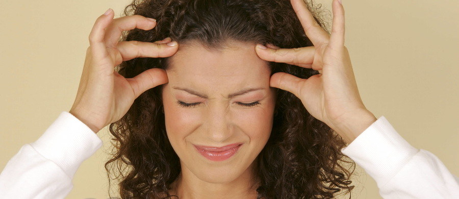 Ból głowy to jeden z najczęstszych objawów, który na co dzień nam dolega. Może być spowodowany wieloma przyczynami, dlatego nie powinniśmy go lekceważyć, bo może być przyczyną wielu chorób.