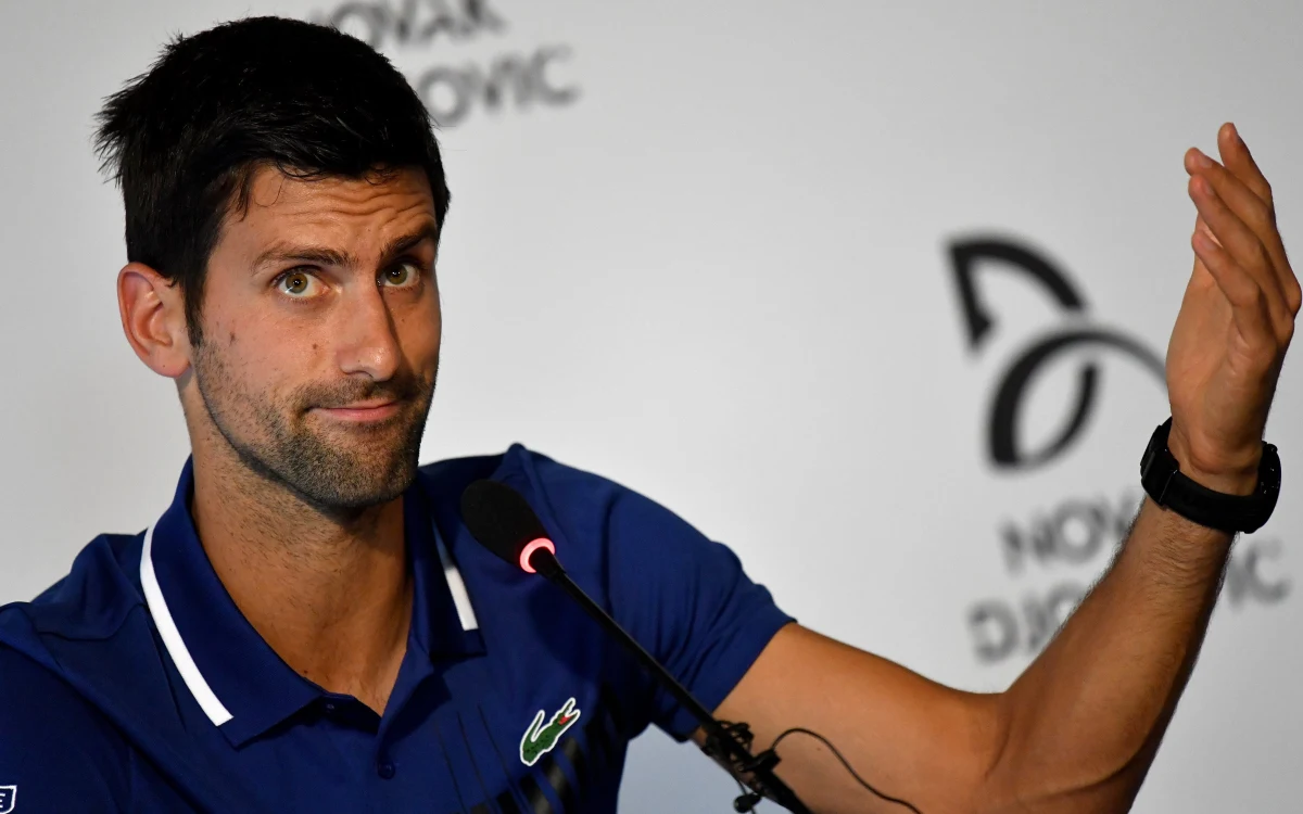 Zmagający się z kontuzją łokcia Novak Djokovic poinformował, że nie wyjdzie na kort do końca roku. Serbski tenisista nie zagra więc w rozpoczynającym się pod koniec sierpnia US Open i tym samym po raz pierwszy w karierze opuści turniej wielkoszlemowy. "Musiałem podjąć taką decyzję. Zmagałem się z tym urazem przez ostatnich 18 miesięcy, a w ostatnich dwóch problem ten przybrał poważny rozmiar. (...) Nie miałem właściwie wyboru" - wyjaśnił Djokovic na konferencji prasowej.