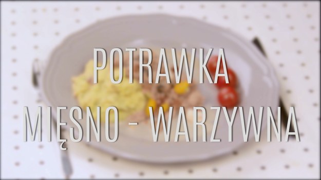 Przepis na potrawkę mięso-warzywną to znakomity sposób na przygotowanie szybkiego i sycącego obiadu, który świetnie sprawdzi się na każdy dzień i dla każdego! Połączenie delikatnych pieczarek z wybornym mięsem z łopatki, a do tego mnóstwo znakomitych warzyw: por, cebula, marchewka, czosnek i przede wszystkim aromatyczne przyprawy i suszone pomidory. Najlepiej smakuje z odrobiną śmietany!