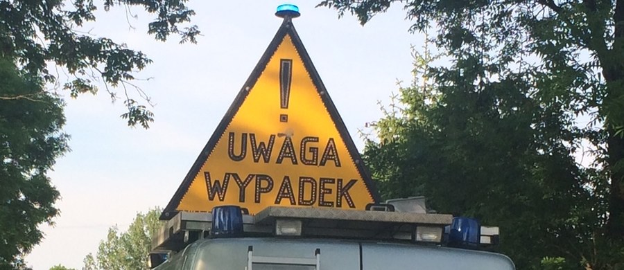 Na autostradzie A4 w stronę Katowic, tuż za bramkami poboru opłat w Balicach, zderzyło się sześć pojazdów. W wypadku ucierpiały cztery osoby.
