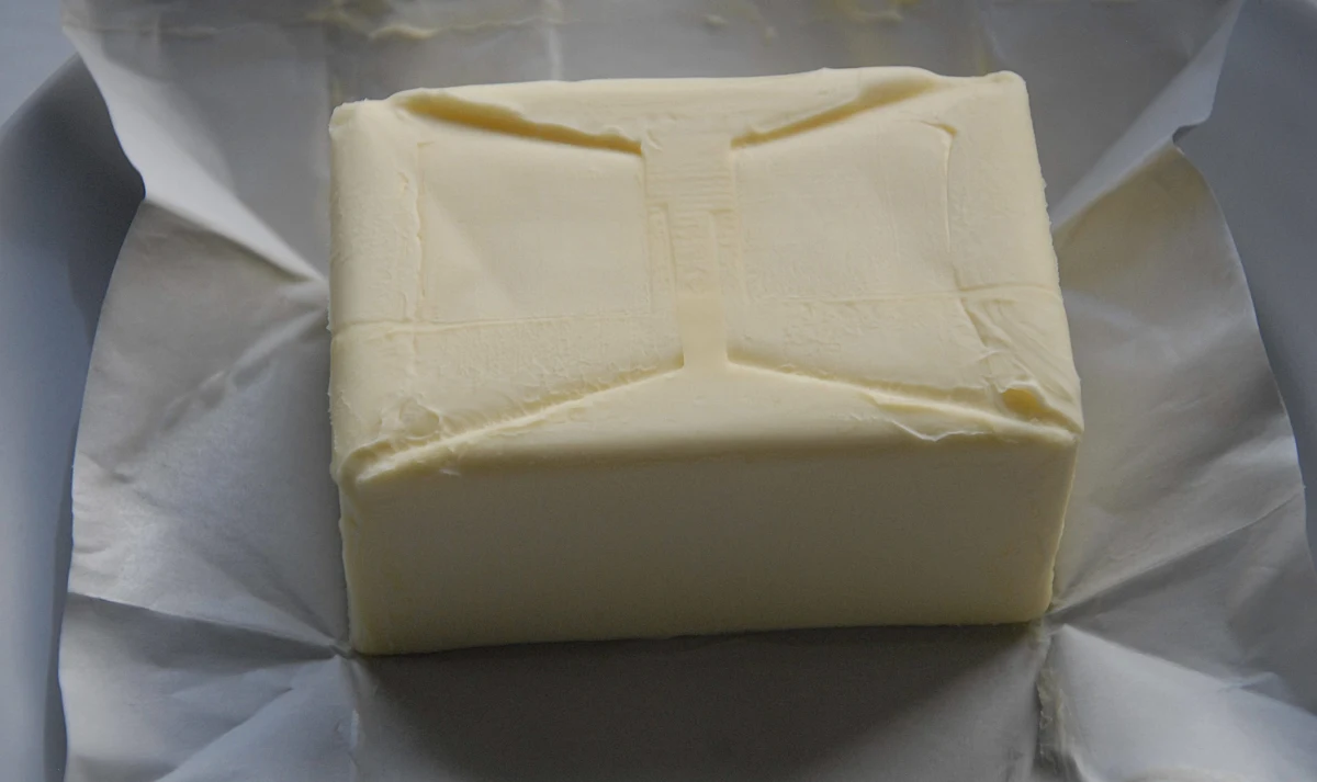 Masło może wciąż drożeć - ale nie będą to już tak drastyczne podwyżki jak w ostatnich tygodniach - twierdzą specjaliści. W ciągu roku cena tego produktu wzrosła w Polsce o blisko 60 procent! Jeszcze gorzej było w innych krajach Unii Europejskiej: tam podwyżki sięgnęły nawet 80-90 procent.