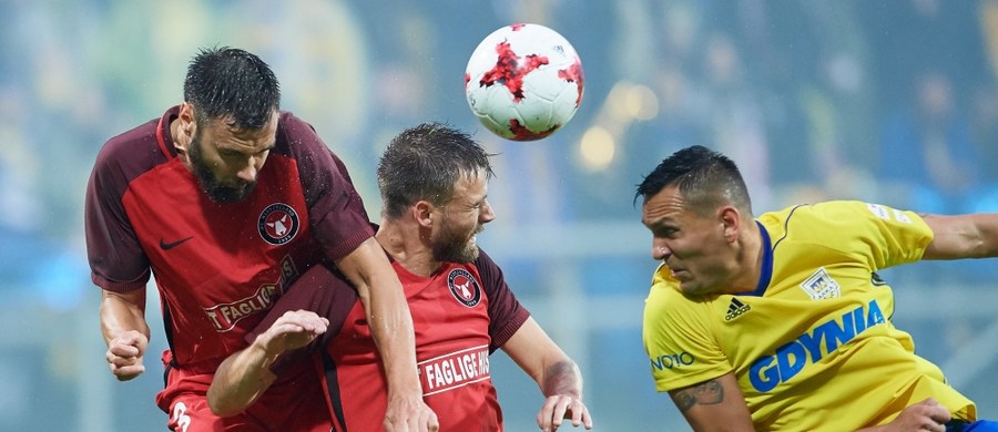 Arka Gdynia wygrała 3:2 zacięty mecz z FC Midtjylland w 3. rundzie eliminacji Ligi Europejskiej. Dwie bramki dla drużyny z Gdyni zdobył Marcus Vincius, a raz na listę strzelców wpisał się Rafał Siemaszko: zwycięskiego gola strzelił w 93. minucie! Rewanżowe spotkanie rozegrane zostanie 3 sierpnia w Herning.