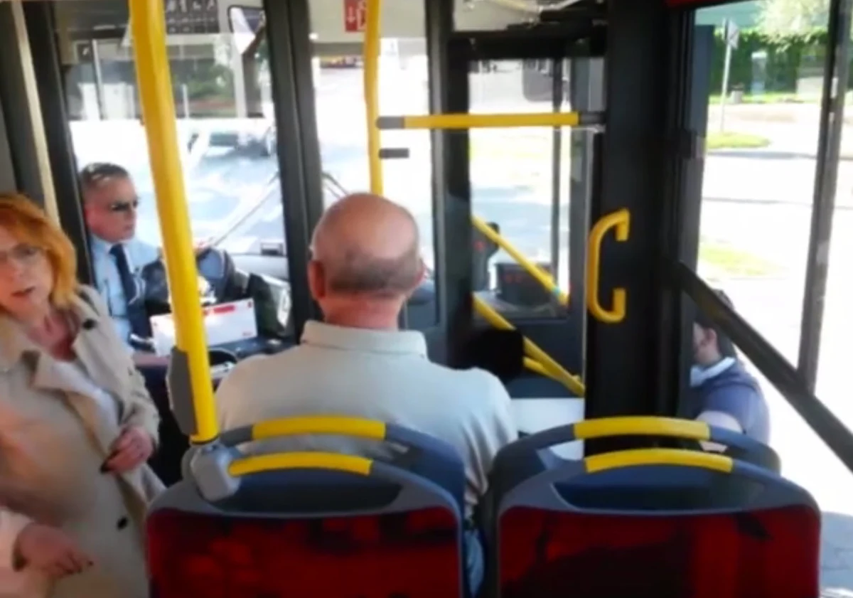 Kierowca miejskiego autobusu w Warszawie, który nie chciał pomóc w wejściu do pojazdu mężczyźnie na wózku, został zwolniony z pracy - poinformowała na Twitterze zastępca prezydent Warszawy Renata Kaznowska i zamieściła skan rozwiązania umowy przez firmę, która zatrudniała kierowcę. W uzasadnieniu czytamy, że powodem jest "zawinione i ciężkie naruszenie podstawowych obowiązków pracowniczych" i że kierowca spowodował szkodę w wizerunku firmy poprzez dyskryminację osoby niepełnosprawnej, co spowodowało utratę zaufania wobec niego.