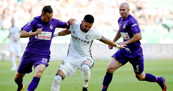 Piłkarze Legii Warszawa pokonali na własnym boisku Sandecję Nowy Sącz 2:0 (0:0) po bramkach Kaspera Hamalainena (72) i Michała Kucharczyka (90+4). Od 21. minuty beniaminek grał w osłabieniu po czerwonej kartce dla Grzegorza Barana.  