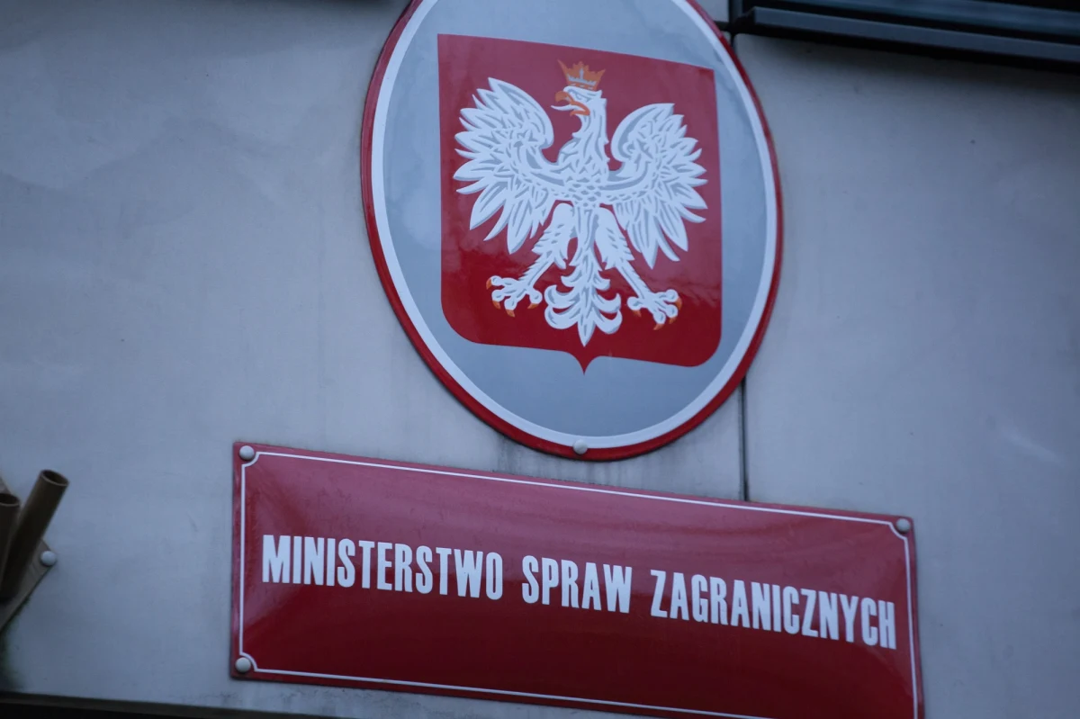 ​Polityka społeczna i organizacja wymiaru sprawiedliwości należą do kompetencji państw członkowskich - napisano w sobotnim komunikacie MSZ. Ministerstwo deklaruje, że jest gotowe do udzielenia merytorycznej odpowiedzi na zarzuty Komisji Europejskiej.