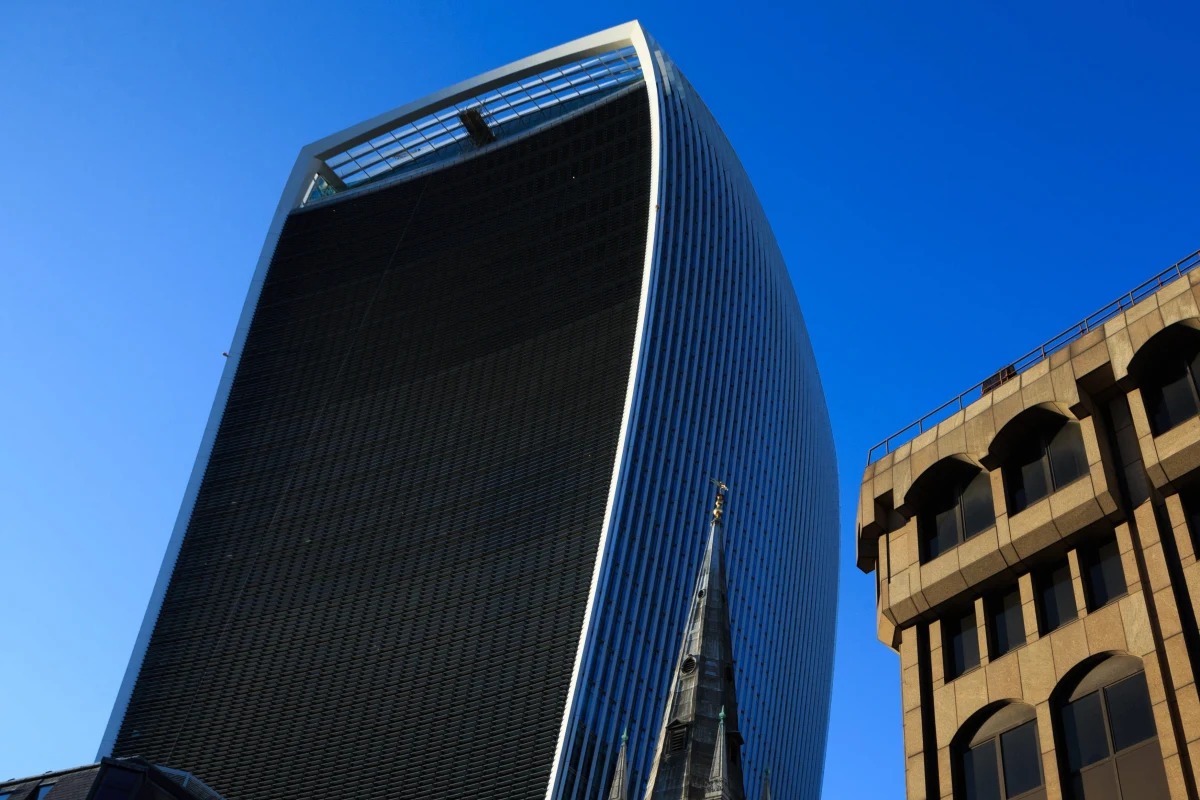 ​Koncern z Hong Kongu za 1,3 mld funtów kupił 37-piętrowy budynek w centrum Londynu. To rekordowa suma, za jaką kiedykolwiek sprzedano wieżowiec zbudowany w brytyjskiej stolicy.