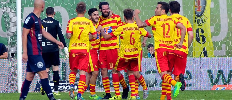 ​Jagiellonia strzeliła pierwszą w sezonie bramkę z akcji i wygrała trzeci z rzędu mecz. Tym razem ograła w Szczecinie Pogoń 1:0. Decydującego gola uzyskał Cillian Sheridan po olbrzymim błędzie kapitana gospodarzy Jarosława Fojuta.