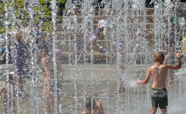 Wysokie temperatury i słońce mogą być groźne dla zdrowia. Zobacz, kto powinien szczególnie uważać i jak powinieneś się przed nimi chronić.