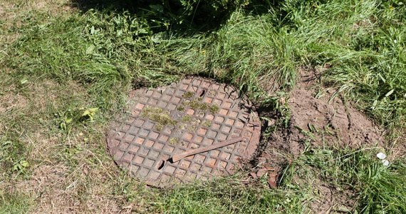 Zarzut nieumyślnego spowodowania śmierci dziecka usłyszała matka 7-letniej dziewczynki, której ciało odnaleziono w sobotę w studzience w Gorzowie Wlkp. Taki sam zarzut postawiono jej konkubentowi. Grozi im do 5 lat więzienia.